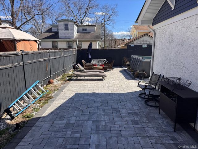 18718 Hilburn Avenue, Saint Albans, NY 11412