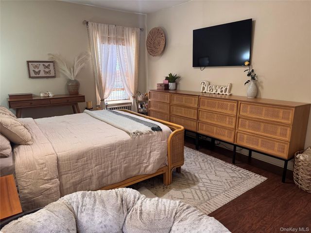 18718 Hilburn Avenue, Saint Albans, NY 11412