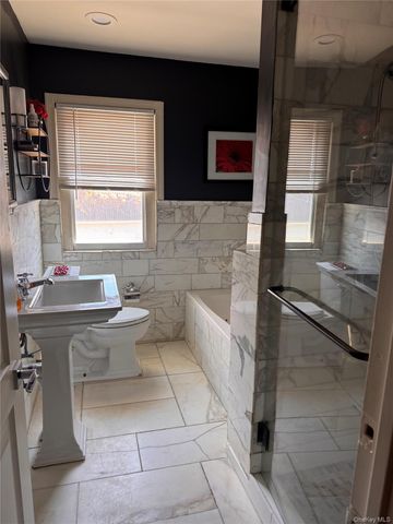 18718 Hilburn Avenue, Saint Albans, NY 11412