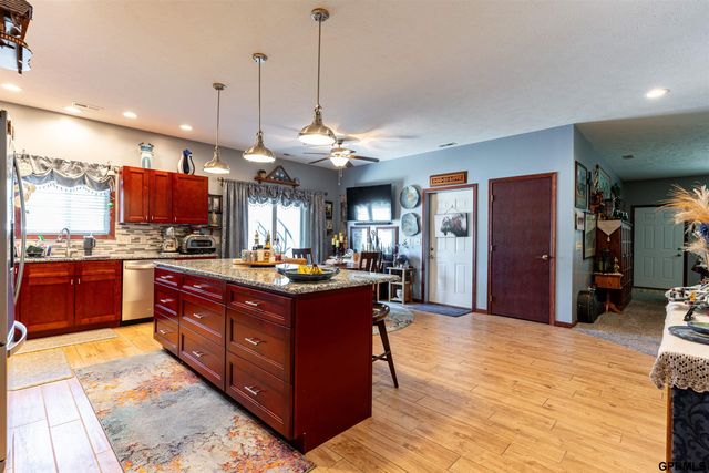 943 Redwood Avenue, Crete, NE 68333