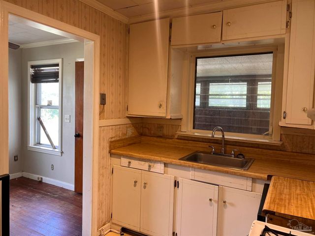16 Whitehead Dr, Pensacola, FL 32503