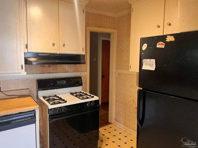 16 Whitehead Dr, Pensacola, FL 32503