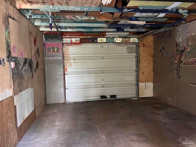 16 Whitehead Dr, Pensacola, FL 32503
