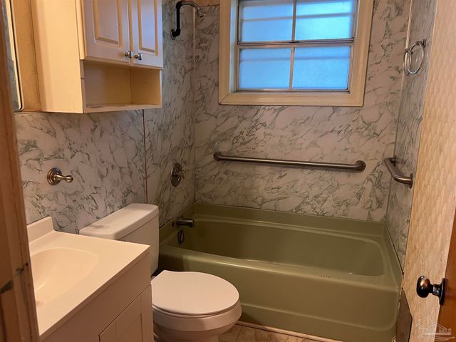 16 Whitehead Dr, Pensacola, FL 32503