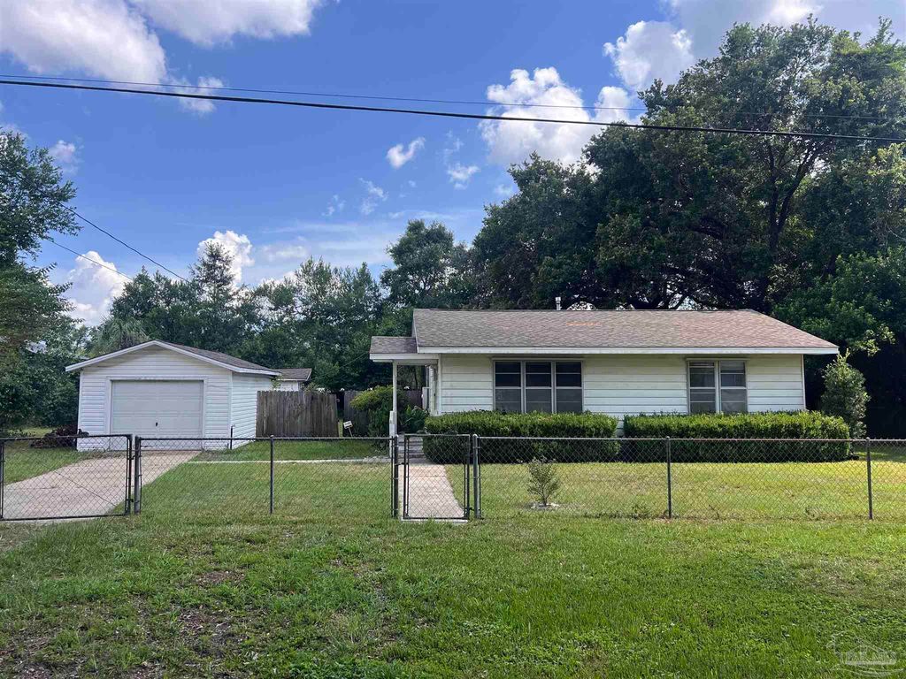 16 Whitehead Dr, Pensacola, FL 32503