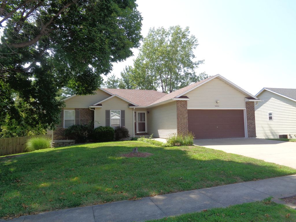 3801 BLUE CEDAR LN, Columbia, MO 65203