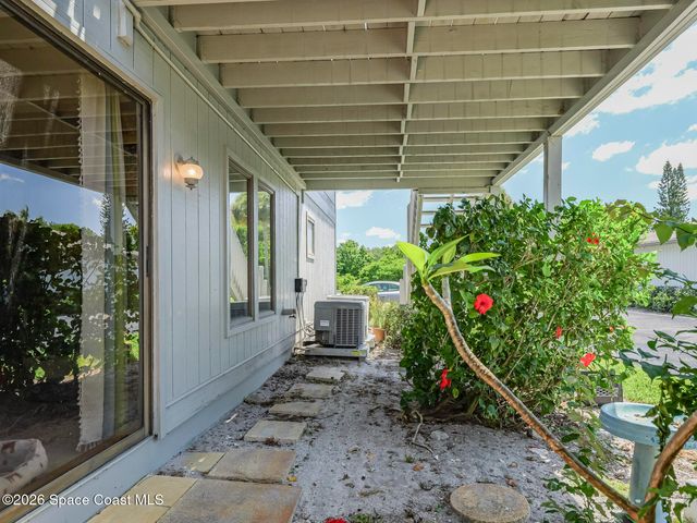 601 Centre Court SW 101, Vero Beach, FL 32962