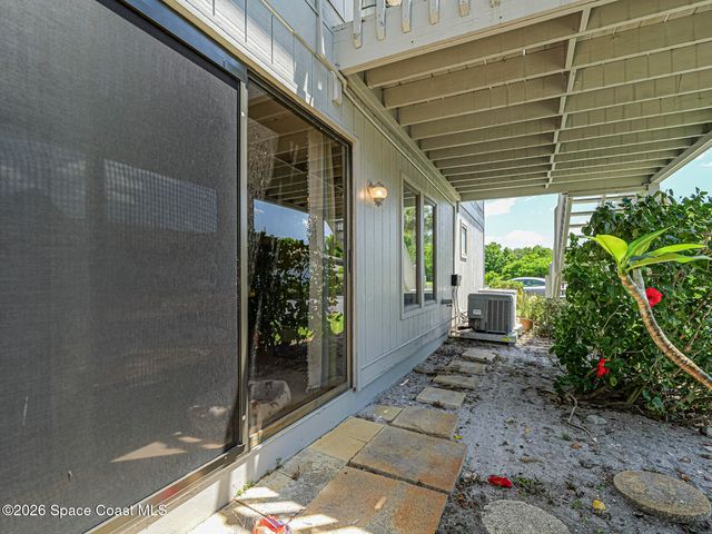 601 Centre Court SW 101, Vero Beach, FL 32962