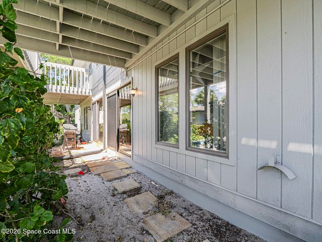 601 Centre Court SW 101, Vero Beach, FL 32962