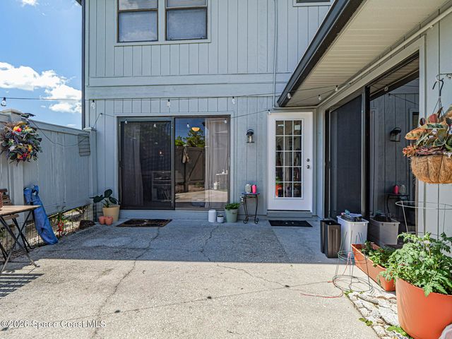 601 Centre Court SW 101, Vero Beach, FL 32962