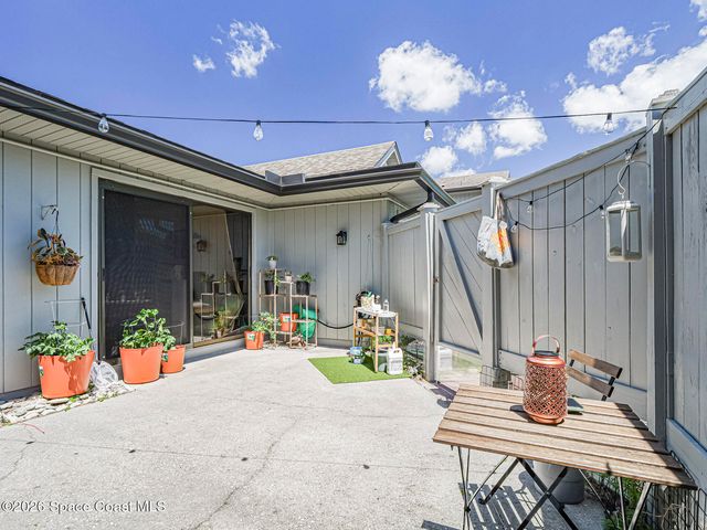 601 Centre Court SW 101, Vero Beach, FL 32962