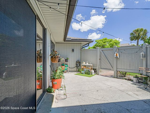 601 Centre Court SW 101, Vero Beach, FL 32962