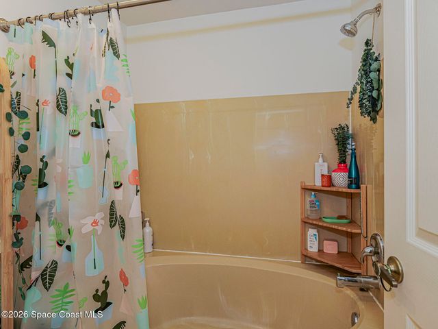 601 Centre Court SW 101, Vero Beach, FL 32962