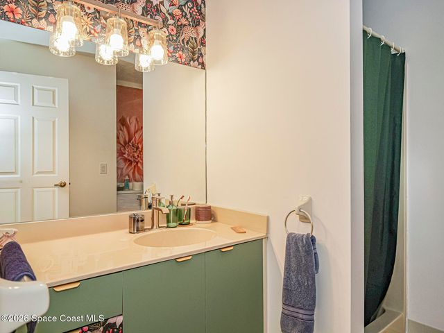 601 Centre Court SW 101, Vero Beach, FL 32962