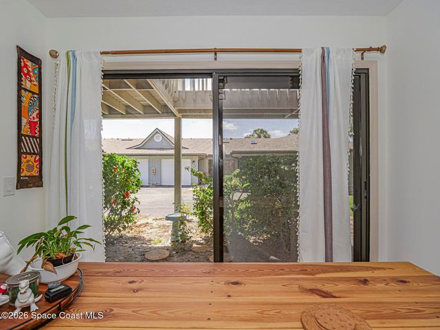 601 Centre Court SW 101, Vero Beach, FL 32962