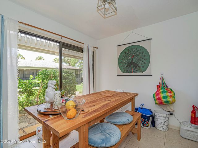 601 Centre Court SW 101, Vero Beach, FL 32962