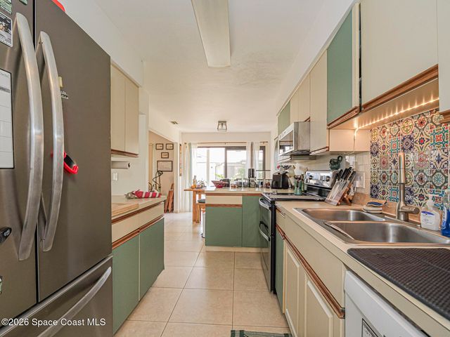 601 Centre Court SW 101, Vero Beach, FL 32962