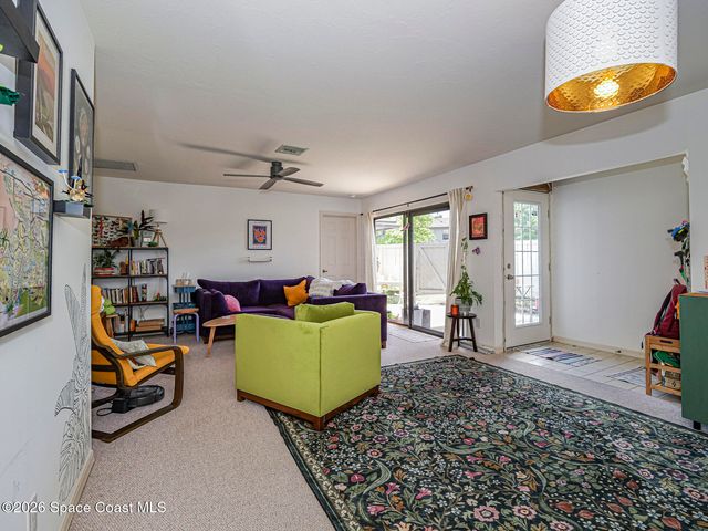 601 Centre Court SW 101, Vero Beach, FL 32962