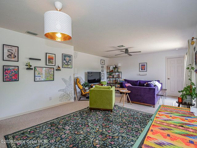 601 Centre Court SW 101, Vero Beach, FL 32962