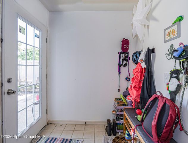 601 Centre Court SW 101, Vero Beach, FL 32962