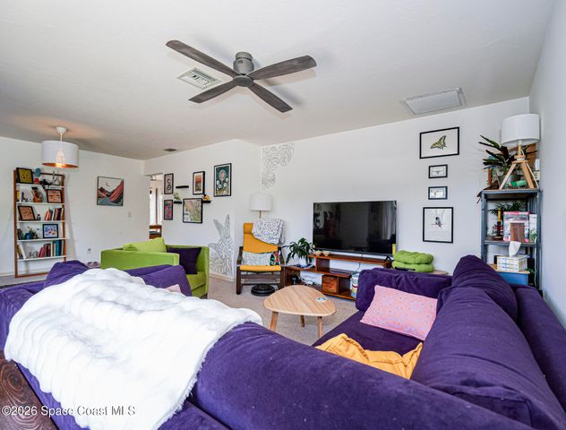 601 Centre Court SW 101, Vero Beach, FL 32962