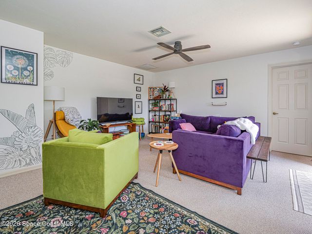 601 Centre Court SW 101, Vero Beach, FL 32962