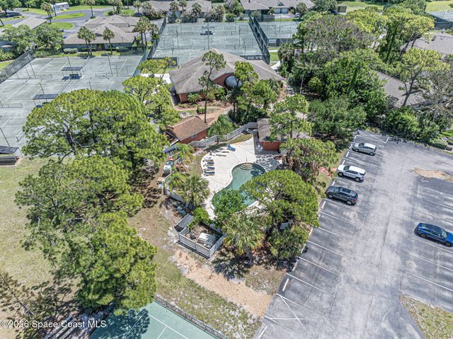 601 Centre Court SW 101, Vero Beach, FL 32962