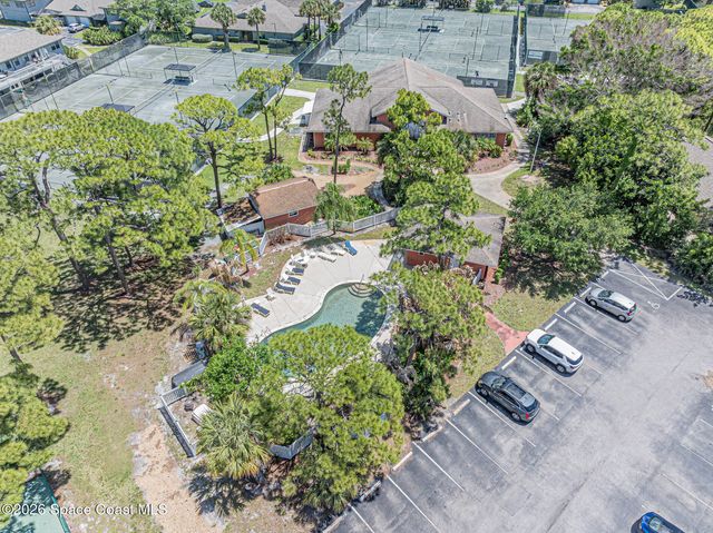 601 Centre Court SW 101, Vero Beach, FL 32962