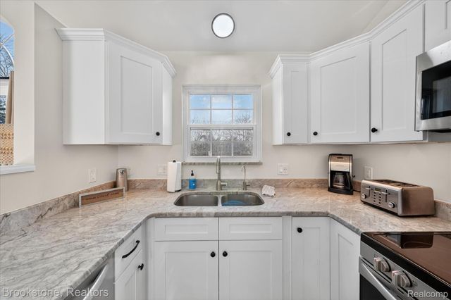 220 Oakbrooke Drive 3, South Lyon, MI 48178