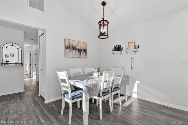 220 Oakbrooke Drive 3, South Lyon, MI 48178