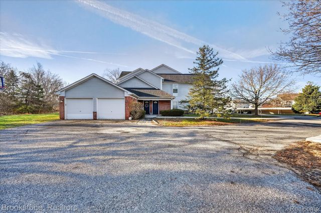 220 Oakbrooke Drive 3, South Lyon, MI 48178