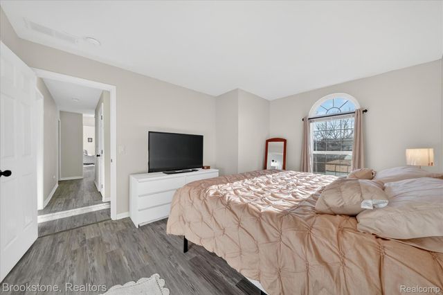 220 Oakbrooke Drive 3, South Lyon, MI 48178