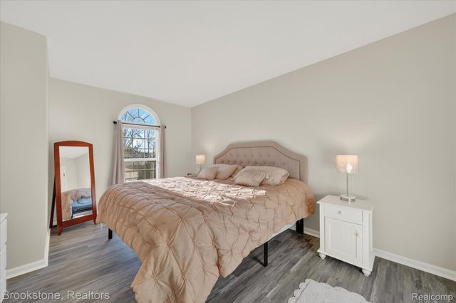 220 Oakbrooke Drive 3, South Lyon, MI 48178