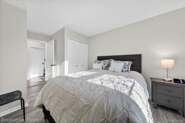 220 Oakbrooke Drive 3, South Lyon, MI 48178