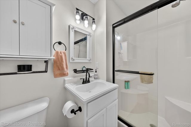 220 Oakbrooke Drive 3, South Lyon, MI 48178