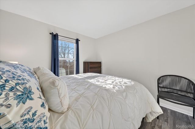 220 Oakbrooke Drive 3, South Lyon, MI 48178