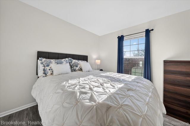 220 Oakbrooke Drive 3, South Lyon, MI 48178