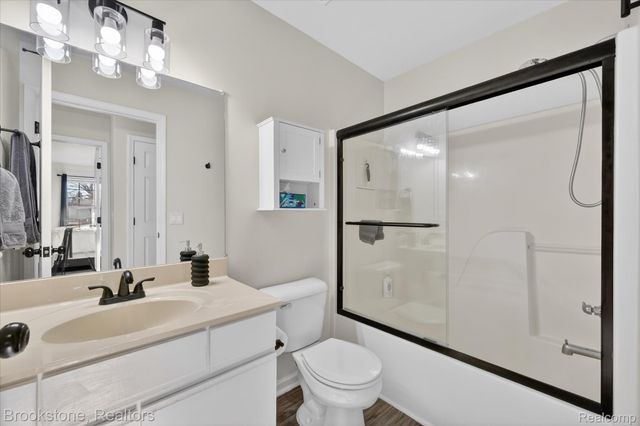 220 Oakbrooke Drive 3, South Lyon, MI 48178