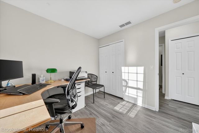 220 Oakbrooke Drive 3, South Lyon, MI 48178