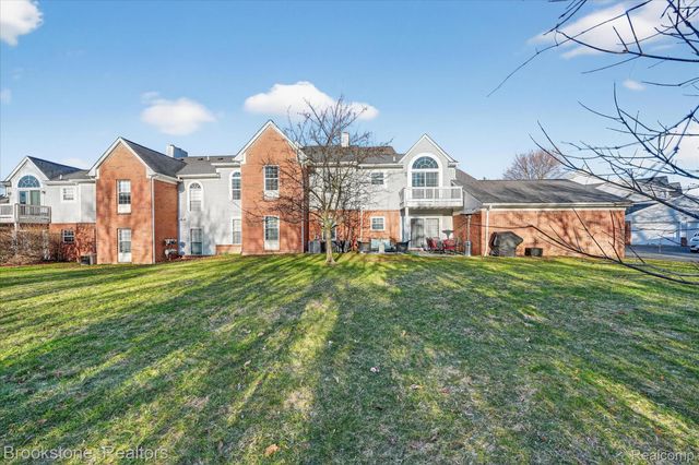220 Oakbrooke Drive 3, South Lyon, MI 48178