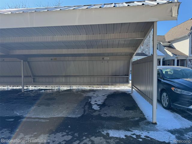 220 Oakbrooke Drive 3, South Lyon, MI 48178