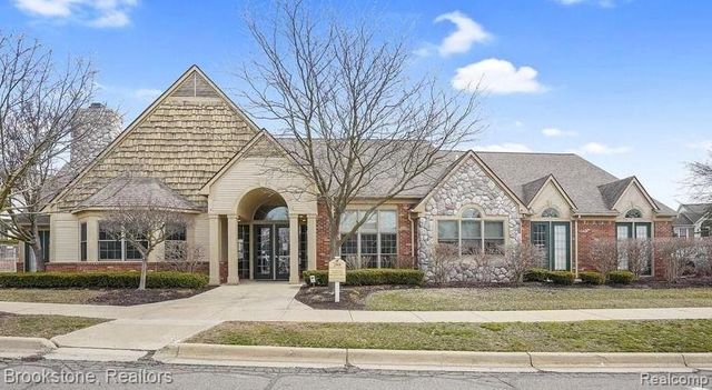 220 Oakbrooke Drive 3, South Lyon, MI 48178