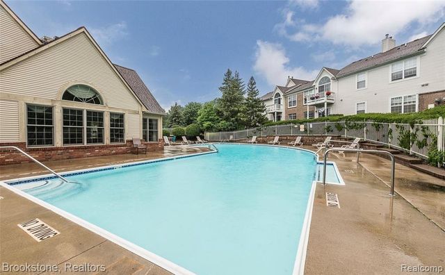 220 Oakbrooke Drive 3, South Lyon, MI 48178