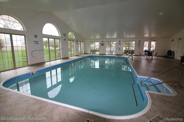 220 Oakbrooke Drive 3, South Lyon, MI 48178