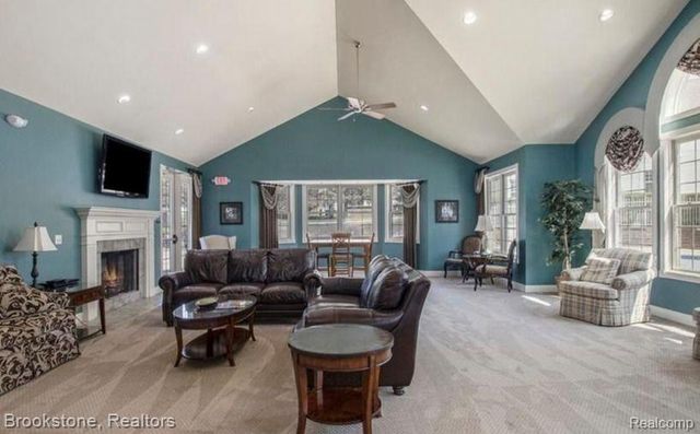 220 Oakbrooke Drive 3, South Lyon, MI 48178