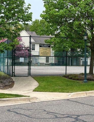 220 Oakbrooke Drive 3, South Lyon, MI 48178