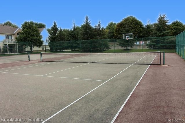 220 Oakbrooke Drive 3, South Lyon, MI 48178