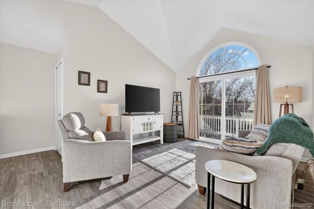 220 Oakbrooke Drive 3, South Lyon, MI 48178