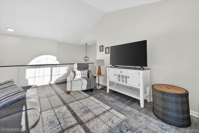 220 Oakbrooke Drive 3, South Lyon, MI 48178