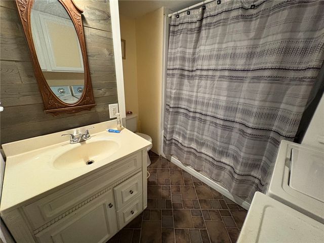 50 Sandy Brook Dr, Hamlin, NY 14464